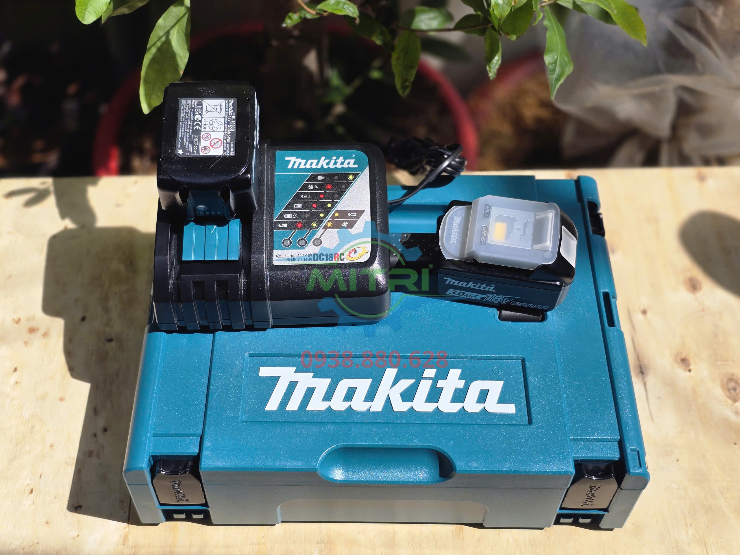 Bộ sạc và 2 pin Makpac Makita 197952-5 18V 3.0Ah chính hãng