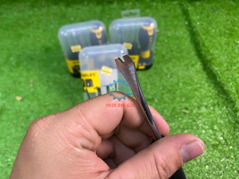 Cận cảnh đầu vít chữ U hai chấu Stanley STHT62511-8 Cận cảnh đầu vít chữ U hai chấu Stanley STHT62511-8