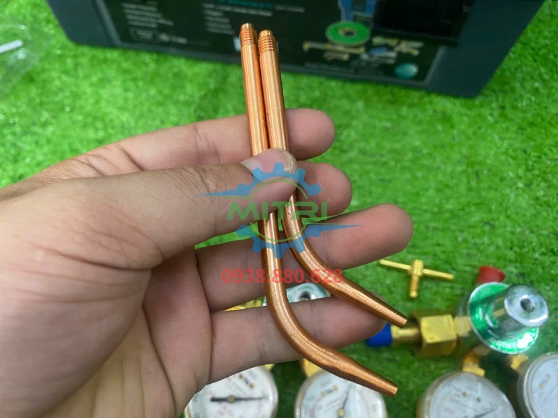 Cặp đầu đồng cong trong bộ hàn cắt Generico 1110-CV