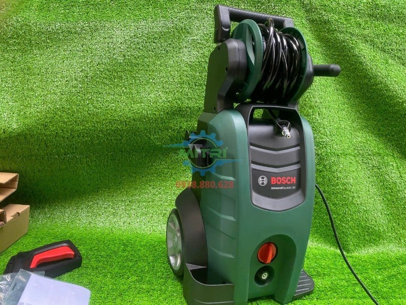 Bosch Advanced Aquatak 140 góc nghiêng 45 độ phù hợp rửa xe và sân vườn