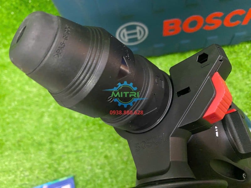 Cận cảnh thân máy Bosch GBH 2-24 DFR từ góc bên