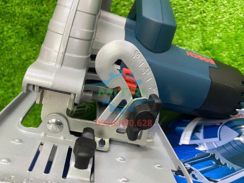 Núm chỉnh độ sâu cắt trên máy cưa đĩa Bosch GKS 190