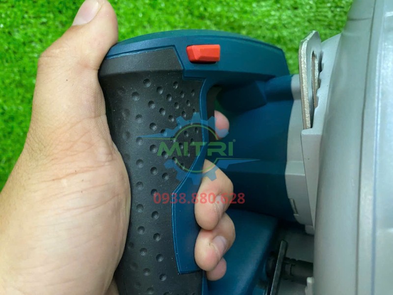 Tay cầm và công tắc khởi động máy cưa đĩa Bosch GKS 190