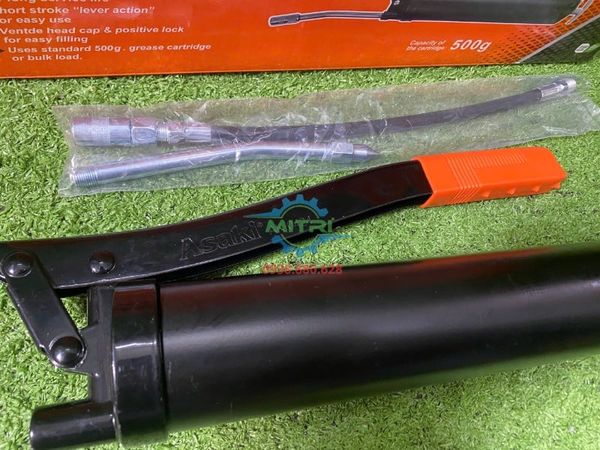 Cận cảnh chi tiết cấu tạo thân máy và cần gạt bơm mỡ bò cầm tay Asaki 500g AK-0424 chính hãng tại Minh Triết