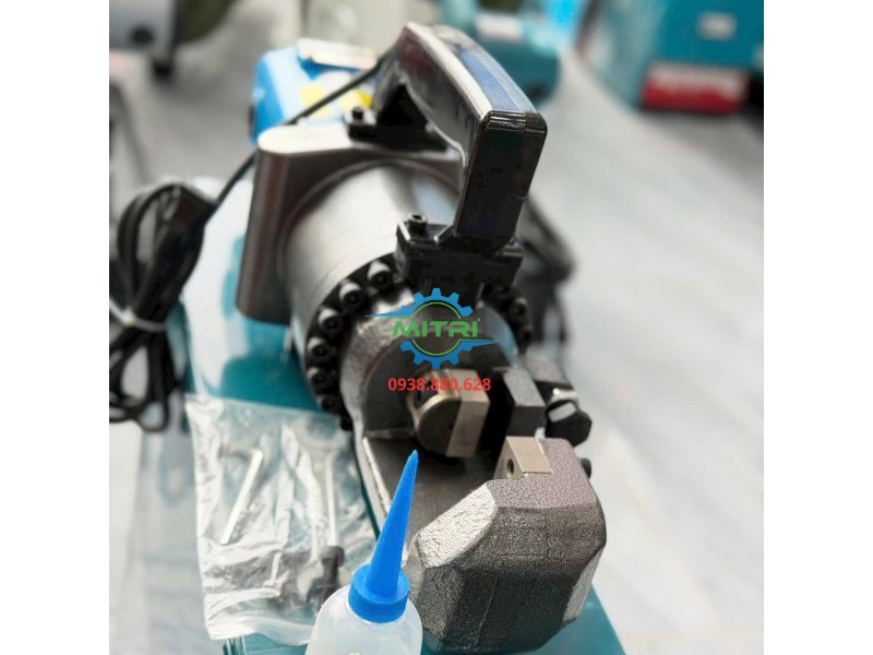 Cận cảnh đầu lưỡi cắt hợp kim siêu bền Máy cắt sắt thủy lực RC-25
