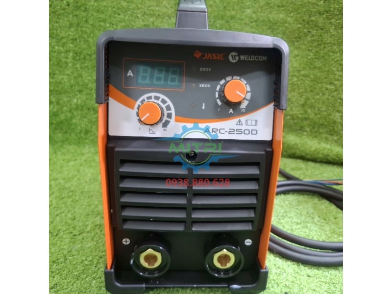 Cận cảnh model Jasic ARC 250D trên thân máy Máy hàn Jasic ARC 250D