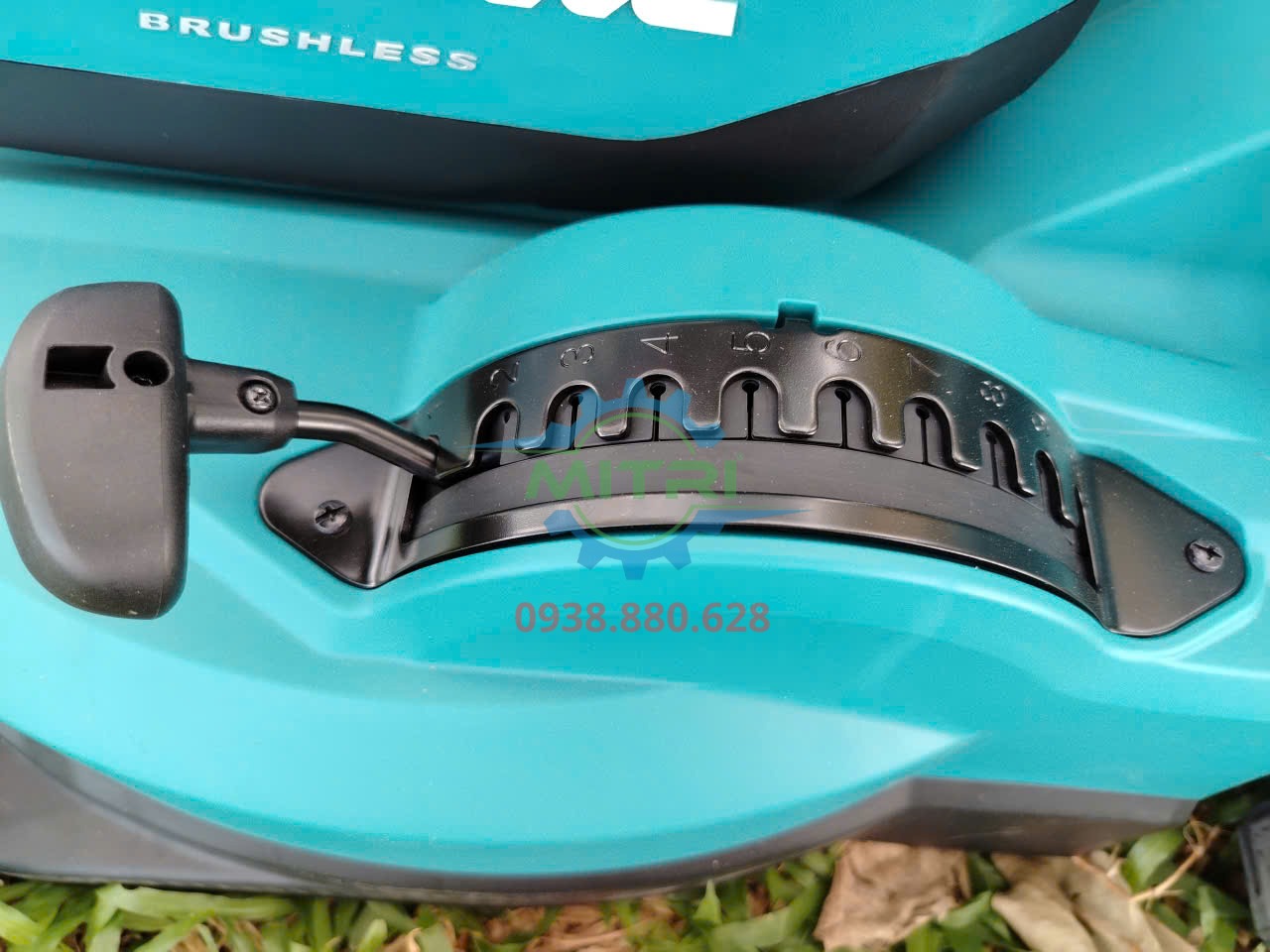 Cần gạt điều chỉnh độ cao cắt Makita LM002GZ