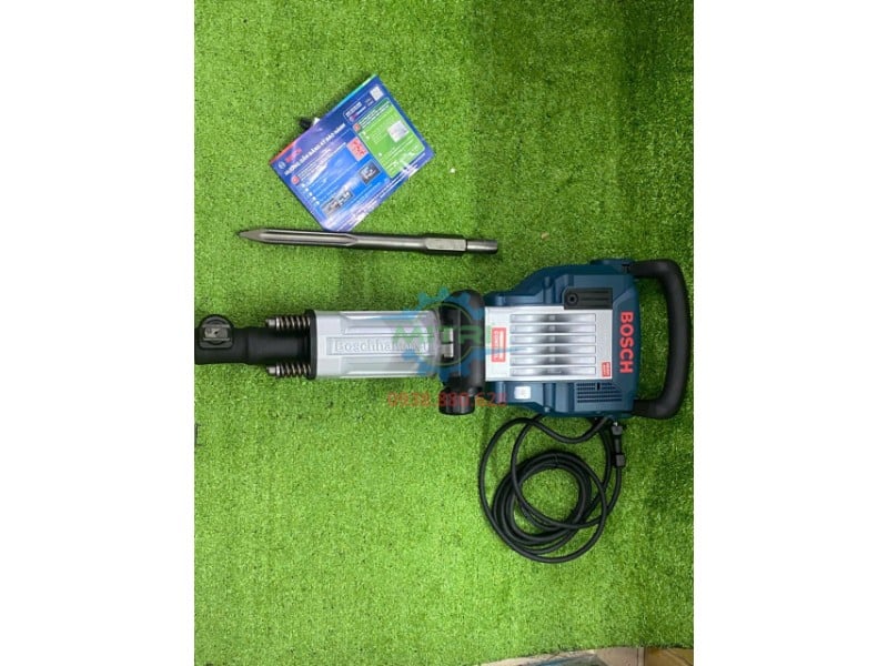 Bosch GSH 16-30 gắn mũi đục dẹt dùng cho phá nền và đục bê tông