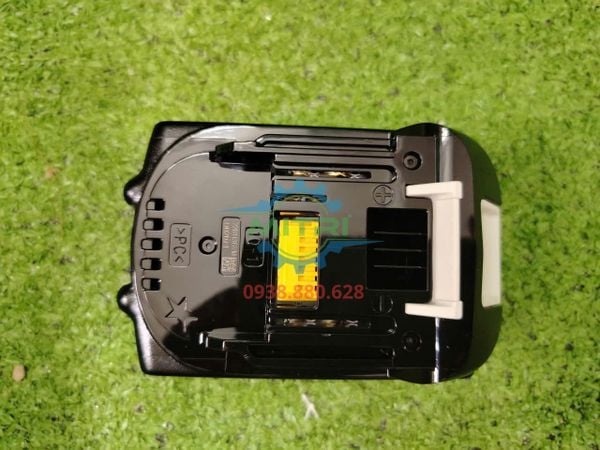 Chân tiếp xúc pin Makita 18V 3.0Ah BL1830B