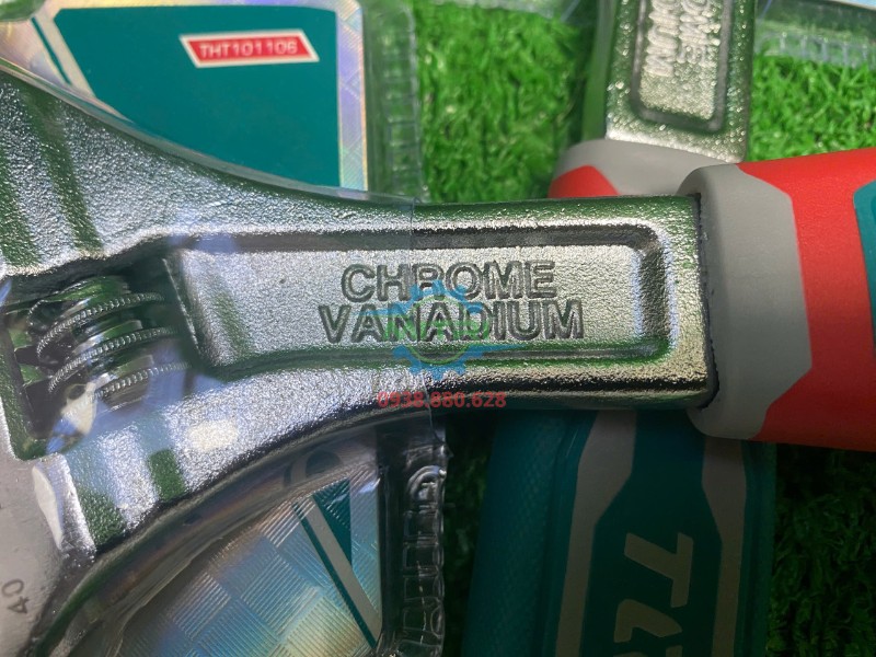 Chất liệu thép Chrome Vanadium của mỏ lết Total THT101106 bền chắc