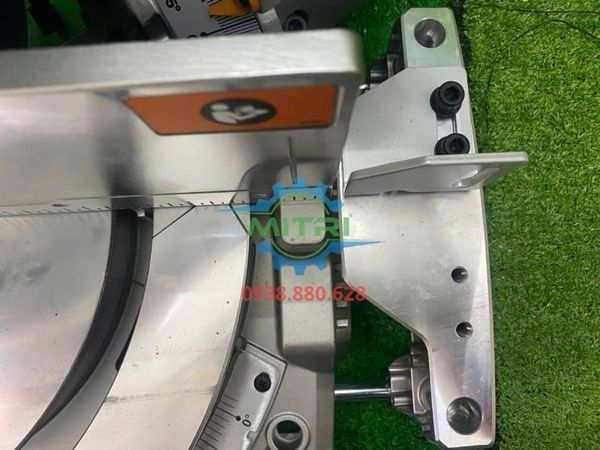 Máy cưa đa góc trượt dùng pin Makita DLS211Z