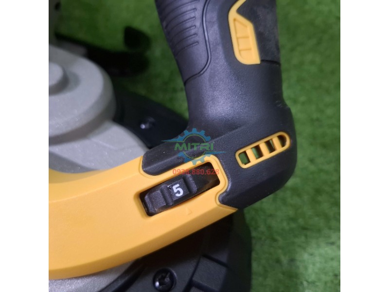 Cổ máy DEWALT DCS374 cho khả năng cắt sâu 5 inch