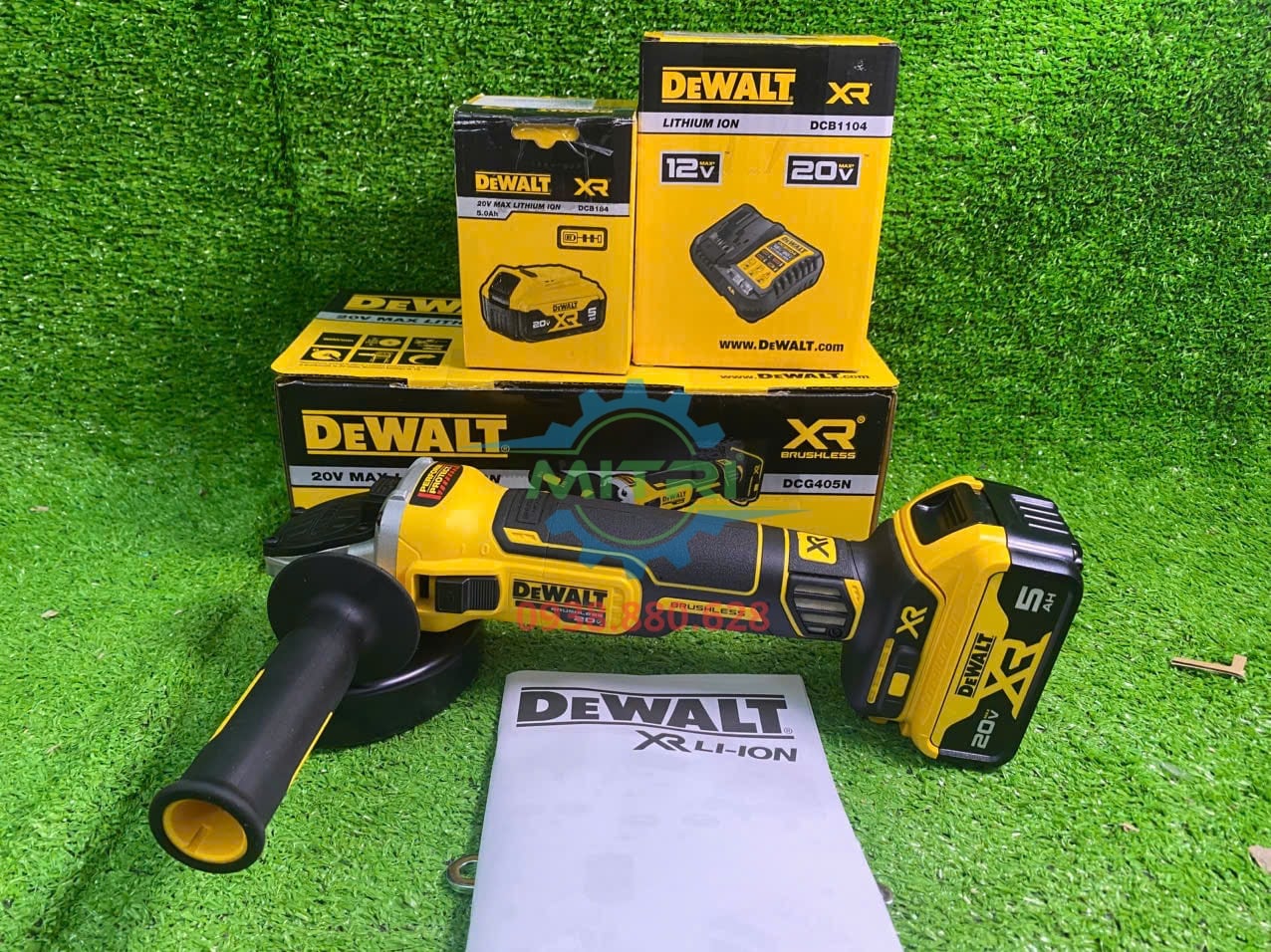 Combo Dewalt DCG405N-KR 18V gồm máy pin sạc và đĩa mài cắt theo cấu hình đơn hàng