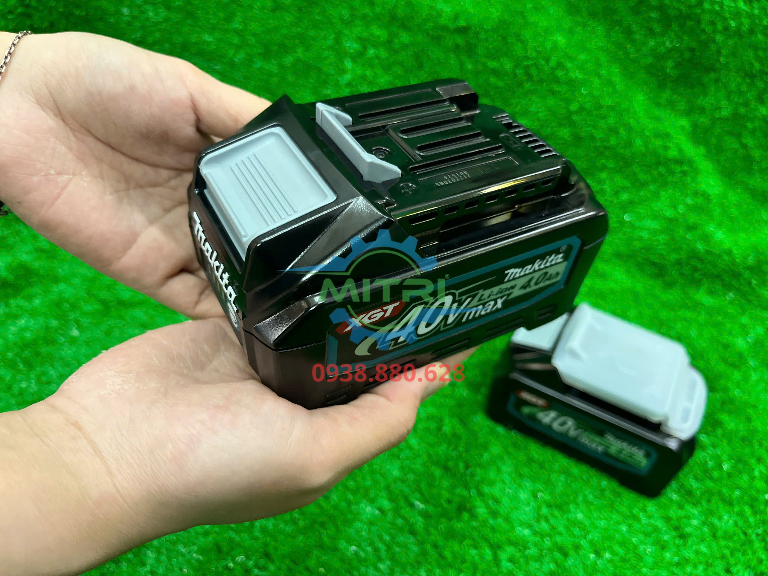 Combo pin và sạc Makita 40V MKP1G002 191J97-1