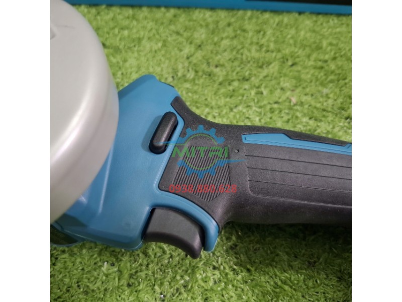 Công tắc bóp máy cắt Makita DMC300Z tiện lợi an toàn