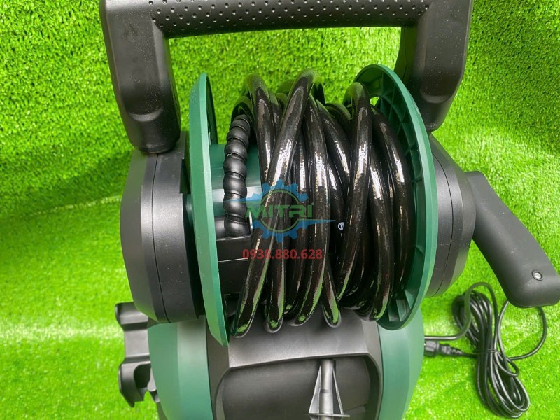 Cuộn dây cao áp Bosch Advanced Aquatak 140 hỗ trợ thao tác rửa xe phạm vi rộng