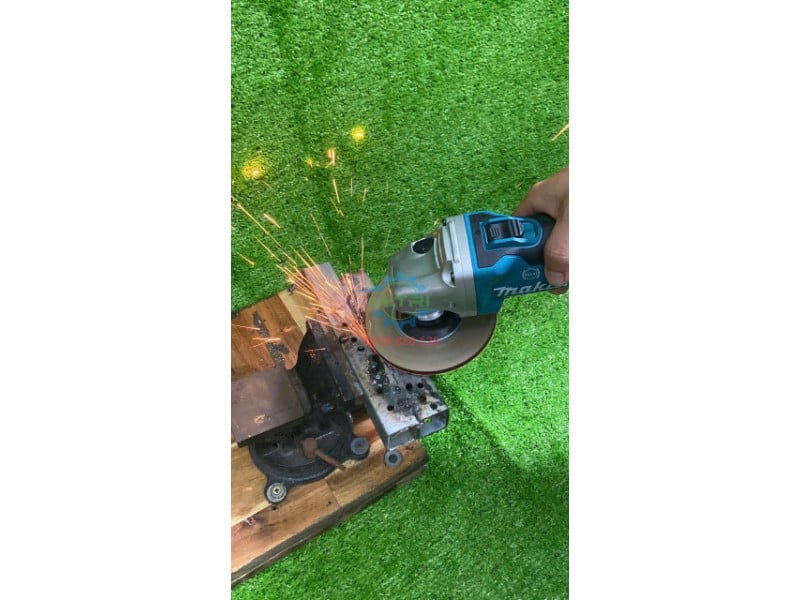 Đá 125mm gắn trên máy mài góc Makita DGA506Z Đá 125mm gắn trên máy mài góc Makita DGA506Z