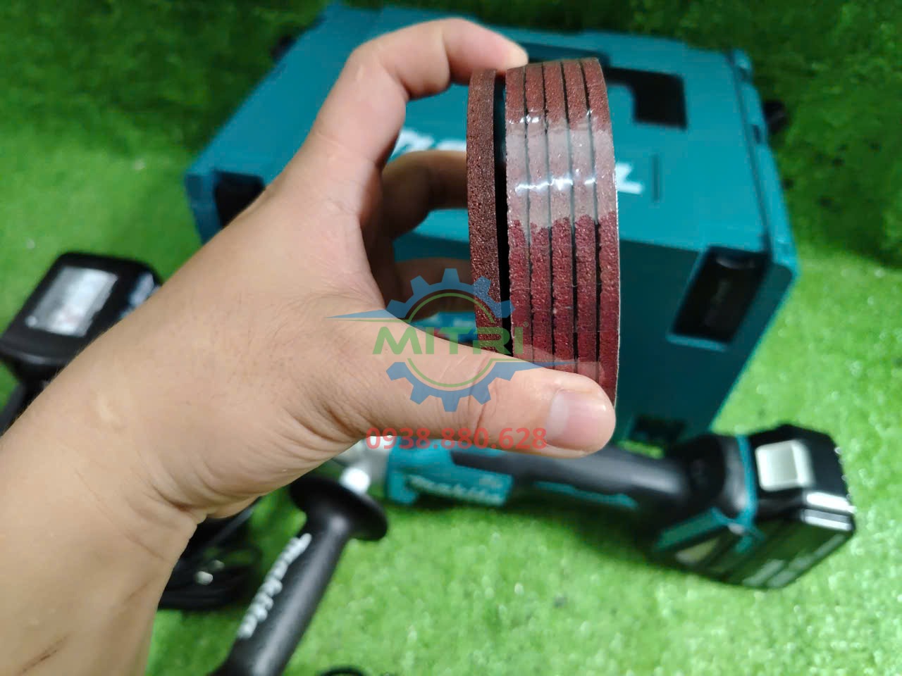 Đá mài kèm Makita DGA408RTJ1 cần kiểm tra đúng loại và tình trạng trước khi sử dụng