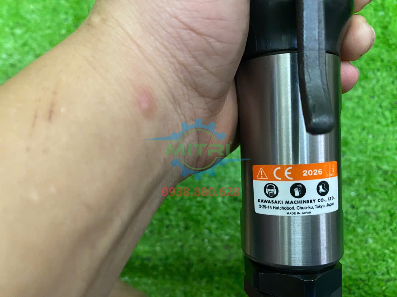 Đầm cát khí nén Kawasaki KPT-1 sử dụng trong khu vực sản xuất được kiểm soát