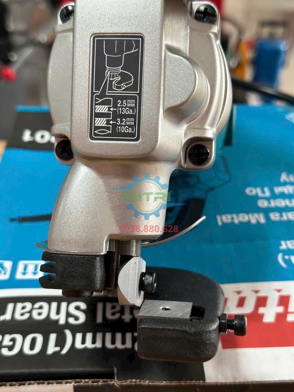 Cận cảnh dao cắt máy cắt tôn Makita JS3201 3.2mm