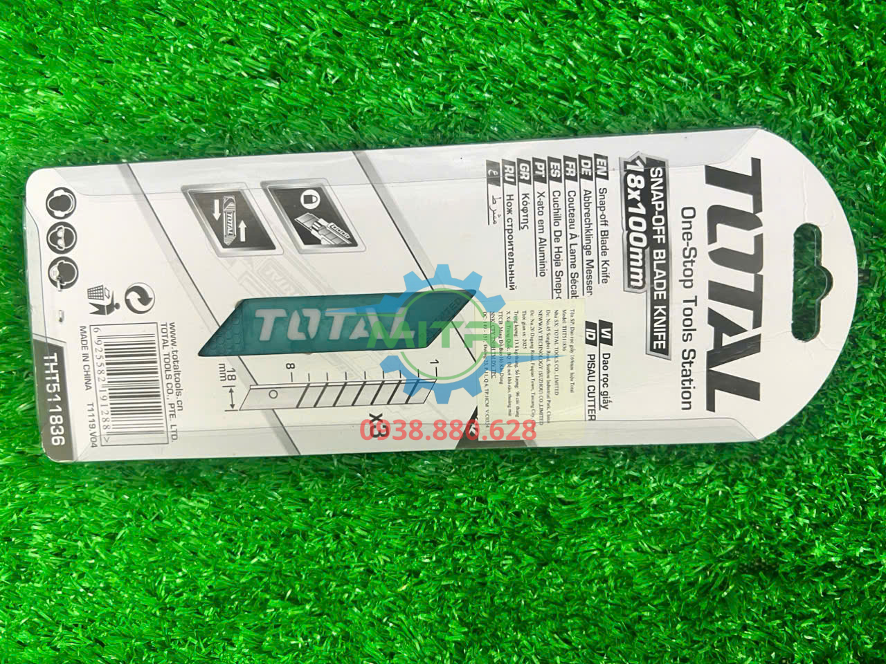 Dao rọc giấy Total THT511836 thiết kế nút nhấn phẳng