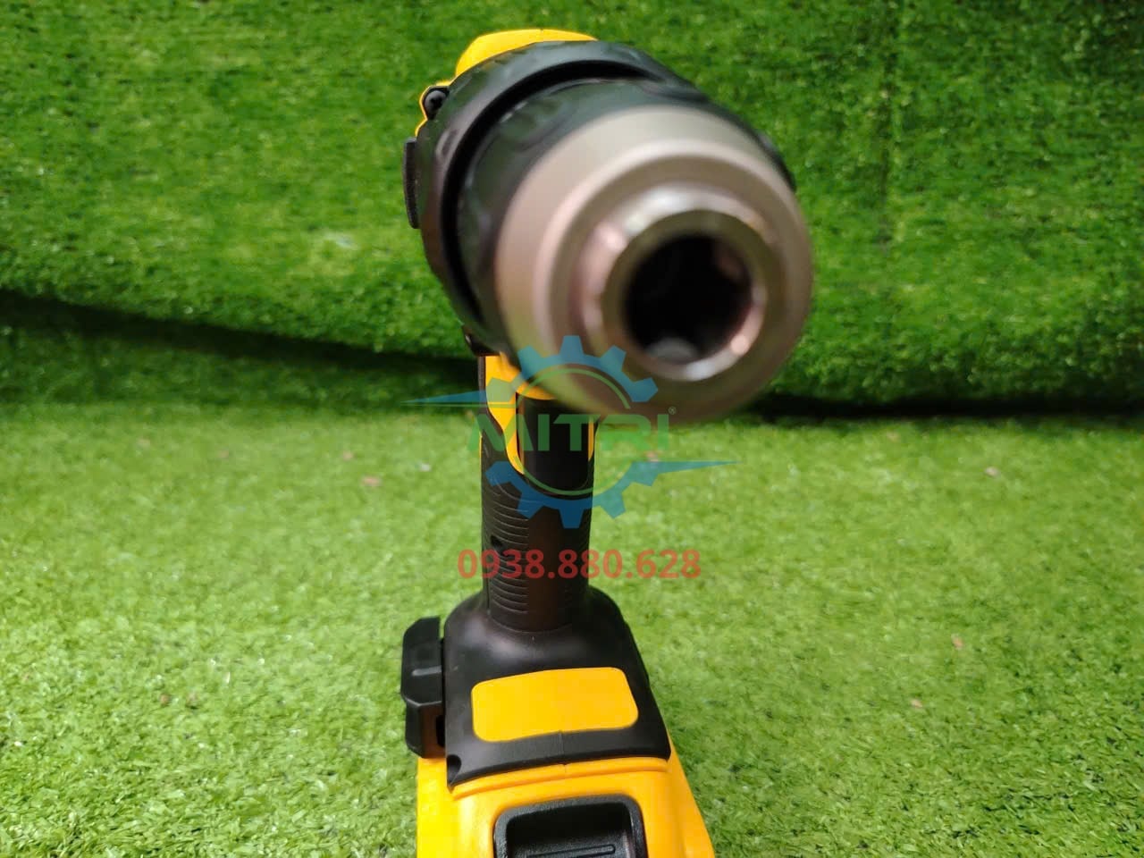 Đầu cặp 13mm trên máy khoan vặn vít dùng pin Dewalt DCD7781D2-B1