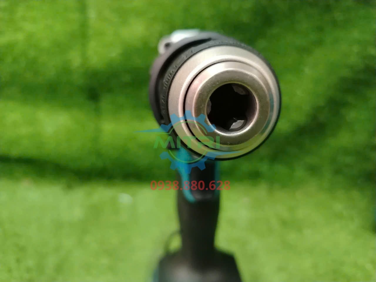 Đầu cặp 13mm trên máy khoan búa Makita DHP484RTE