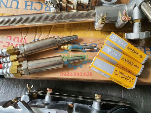Đầu cắt và bép cắt máy cắt bằng tia lửa Yukwang YK-300
