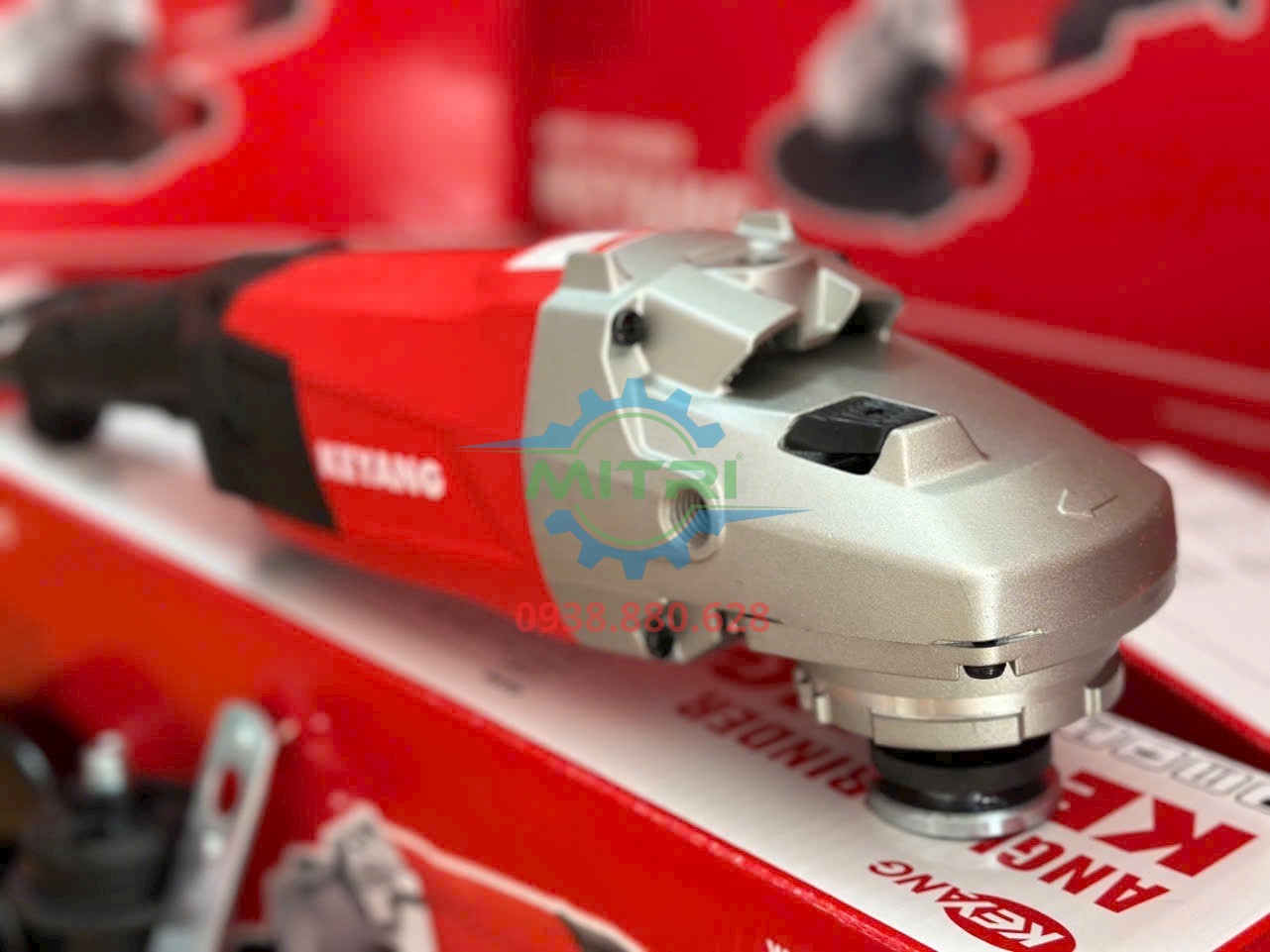 Cận cảnh đầu hộp số máy mài góc Keyang DG180-22