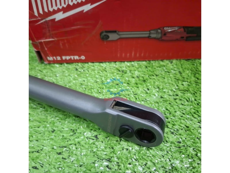 Đầu pass-through ratchet Milwaukee M12 FPTR-0 Đầu pass-through ratchet Milwaukee M12 FPTR-0 dùng cho bu lông dài và vị trí hẹp