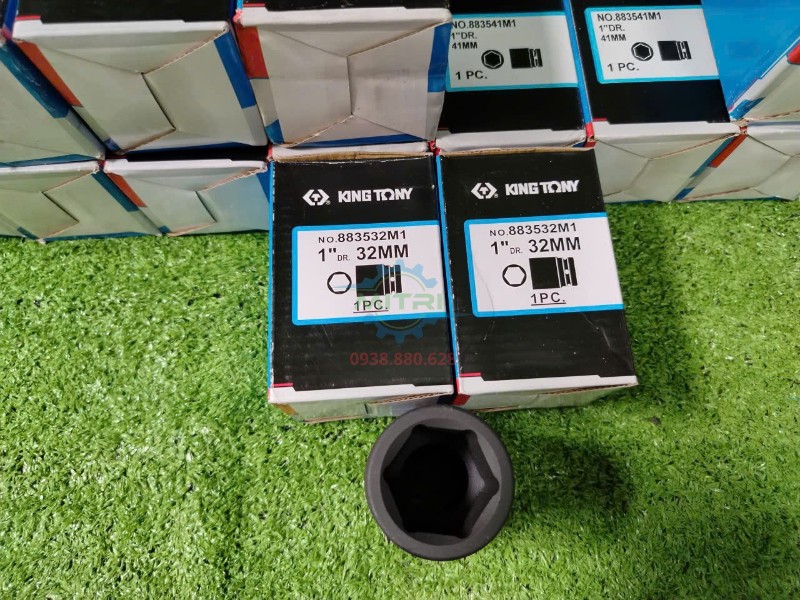 Đầu tuýp Kingtony 883532M1 và hộp đóng gói nhìn từ phía sau