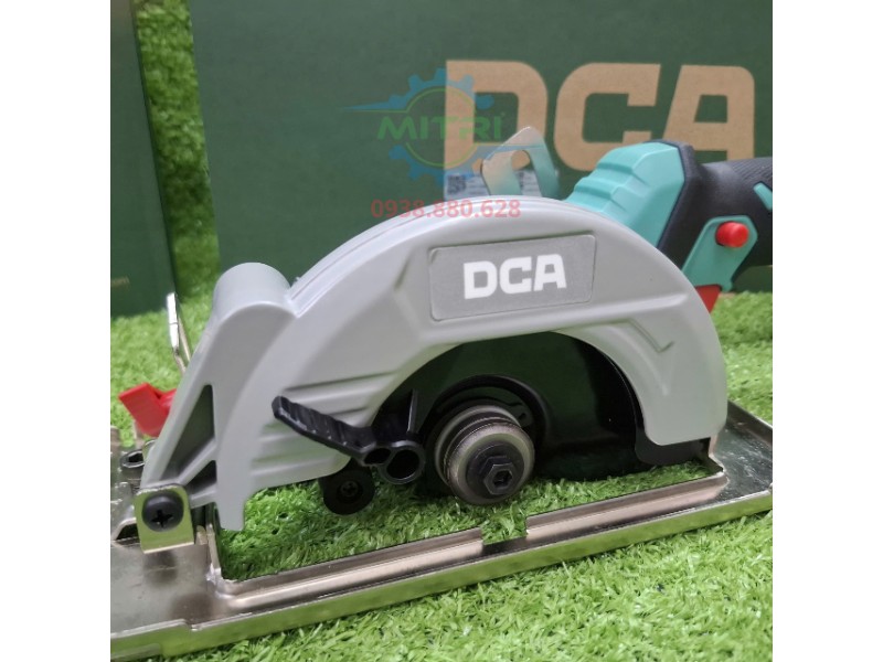 Đế máy cưa đĩa DCA ADMY125DM hỗ trợ cắt gỗ ổn định