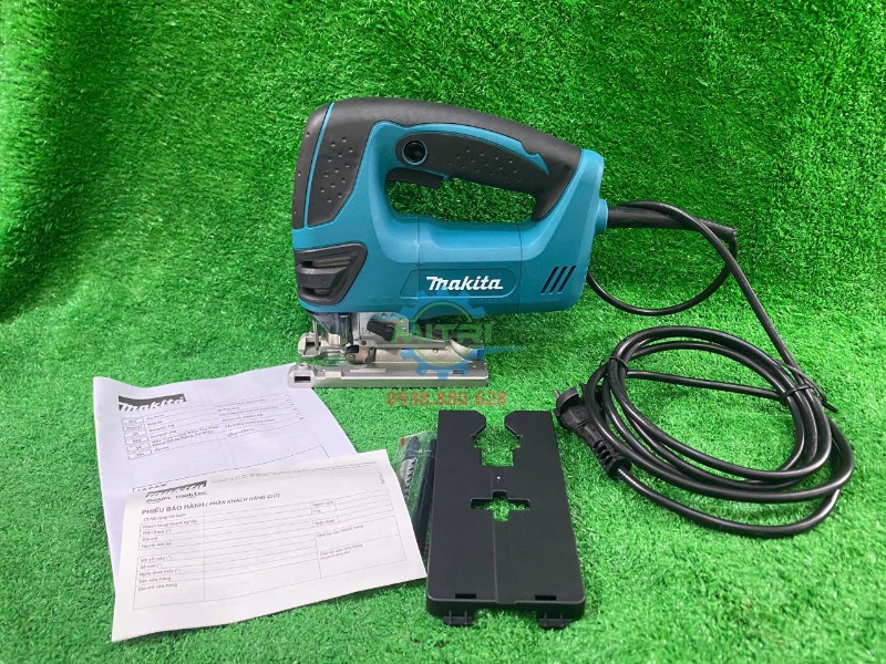 Đế máy cưa lọng Makita 4350CT giúp giữ máy ổn định khi cắt cong