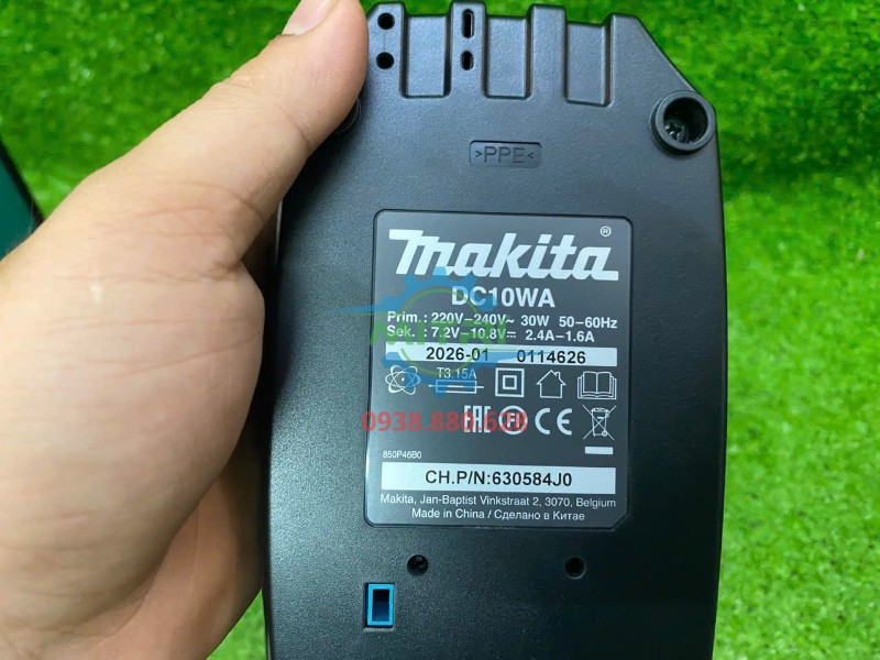 Tem thông số mặt dưới đế sạc Makita DC10WA