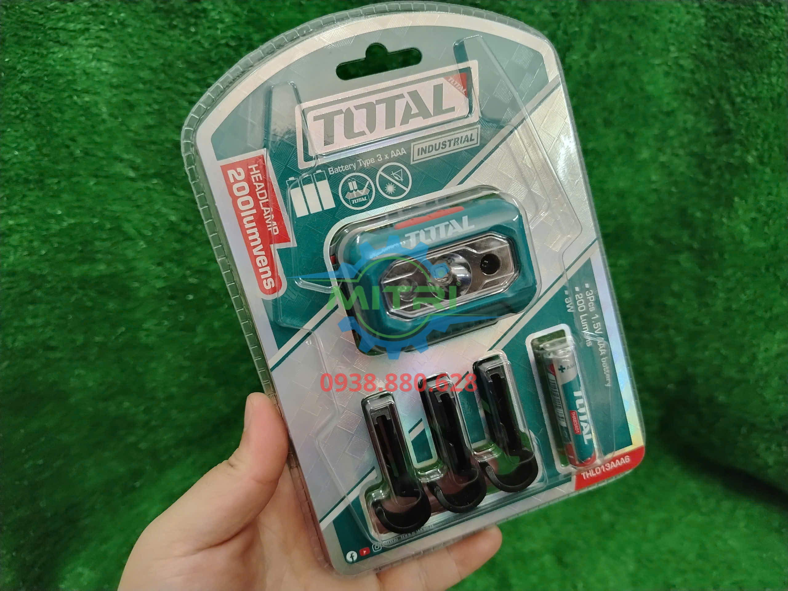 Đèn pin đội đầu dùng pin AAA Total THL013AAA6 thiết kế gọn nhẹ