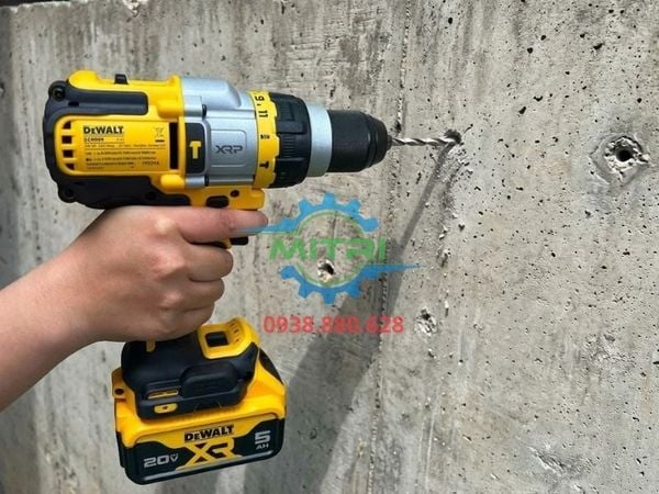 DeWALT DCD999N khoan tường thực tế