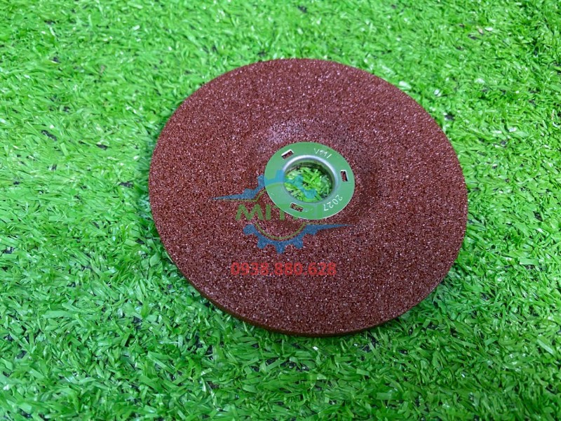 Đĩa 100mm trong bộ hình máy mài góc Makita 9556HN