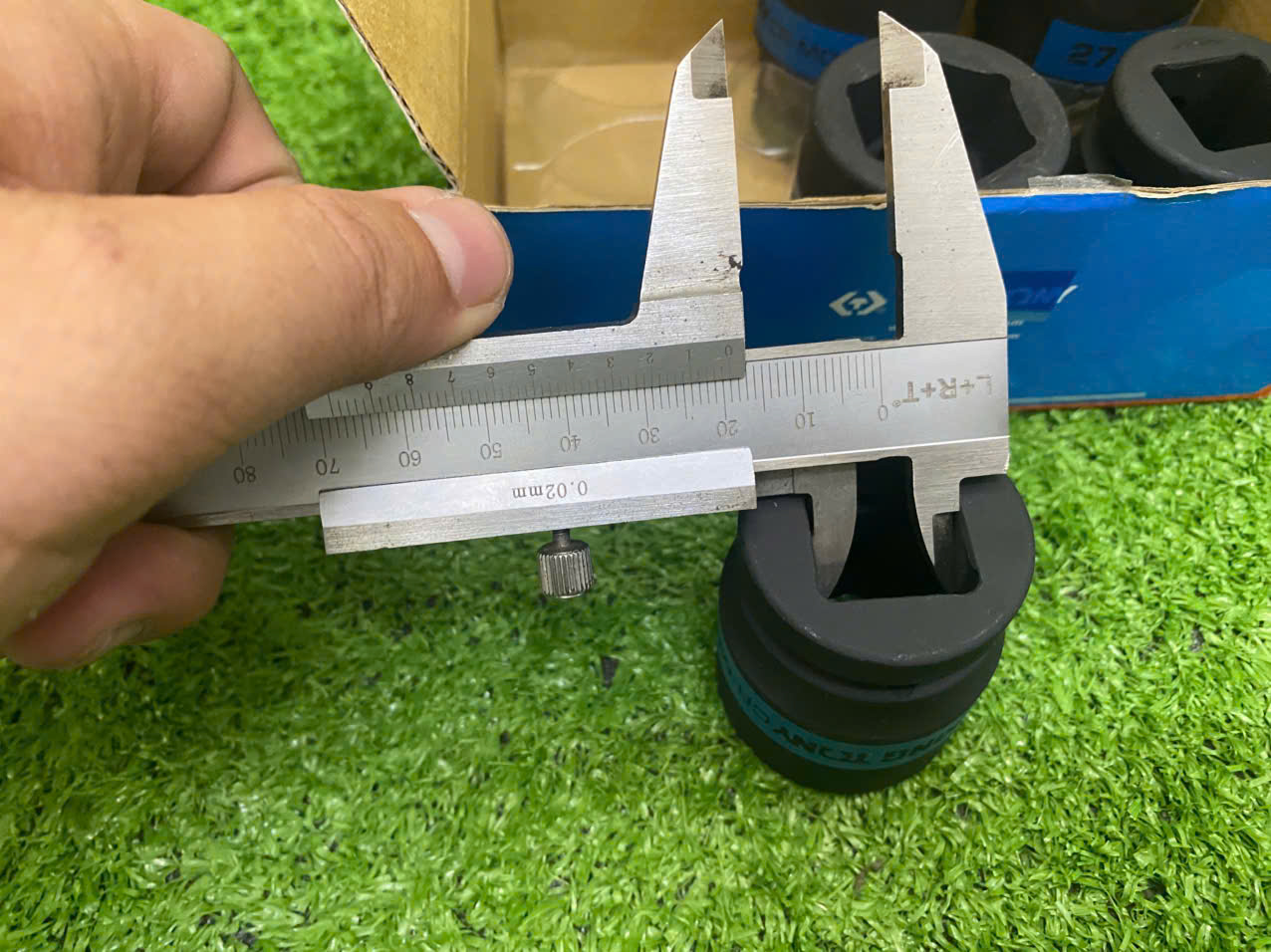 Đo kích thước đầu tuýp đen Kingtony 651527M 27mm chuẩn 3/4 inch