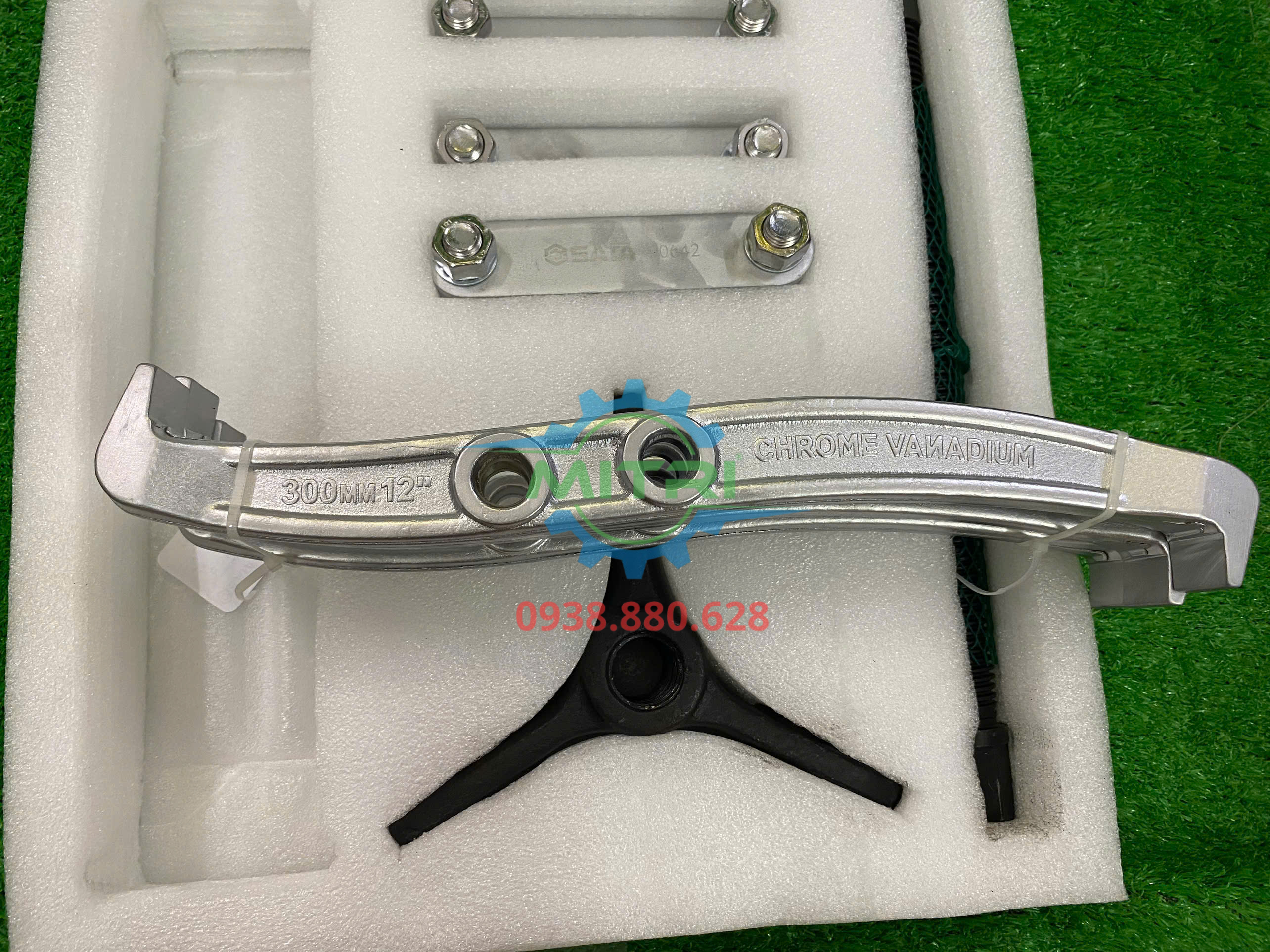 Dụng cụ tháo vòng bi 3 chấu 12 inch SATA 90642