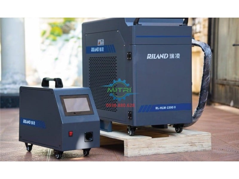 Thân máy hàn laser Riland RL-HLW-1500 II và bộ cấp dây góc nghiêng
