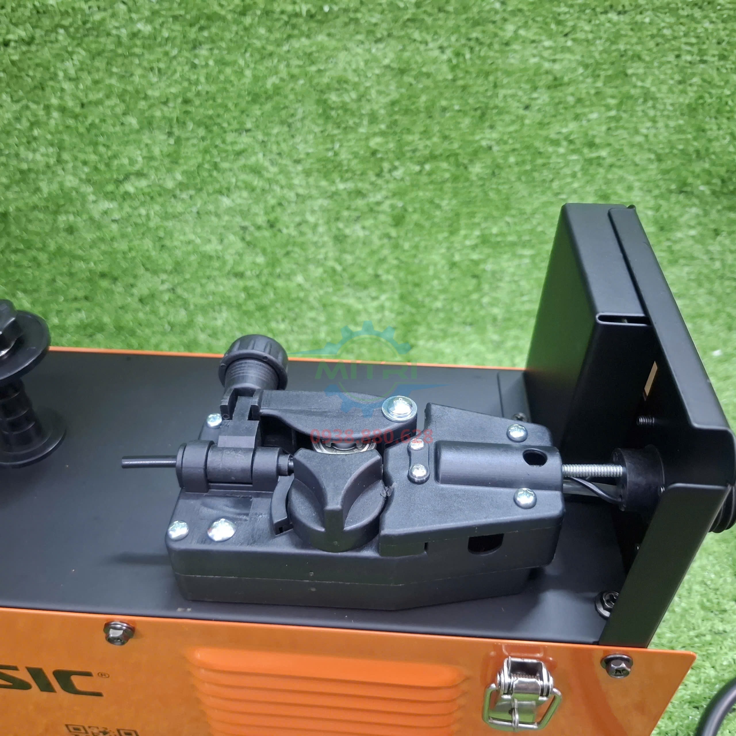 Hệ thống bánh răng cấp dây máy hàn MIG Jasic NB-160E