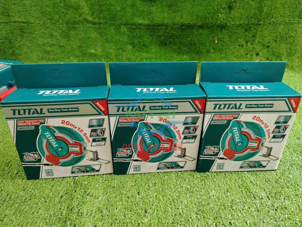 Hộp đóng gói thước kéo thép 20m x 12.5mm Total TMT08206 chính hãng