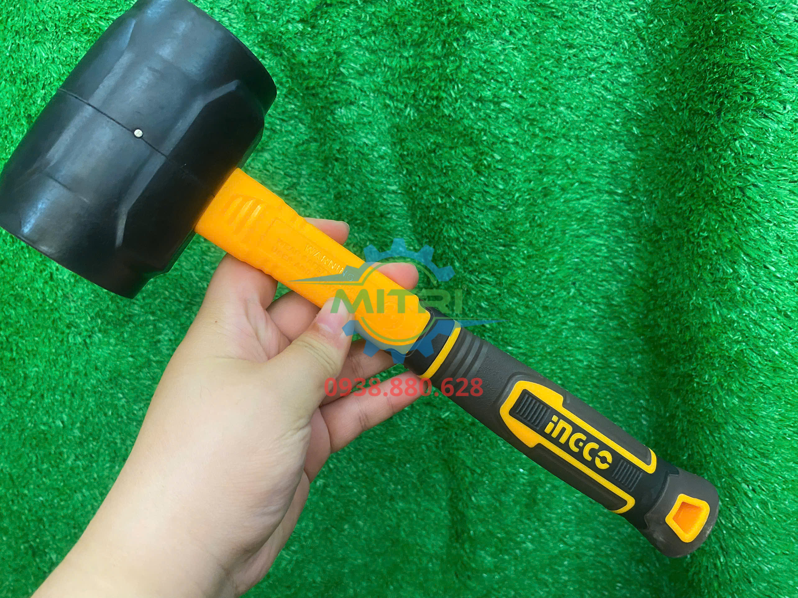 Ingco HRUH8816 búa cao su đen cán sợi thủy tinh