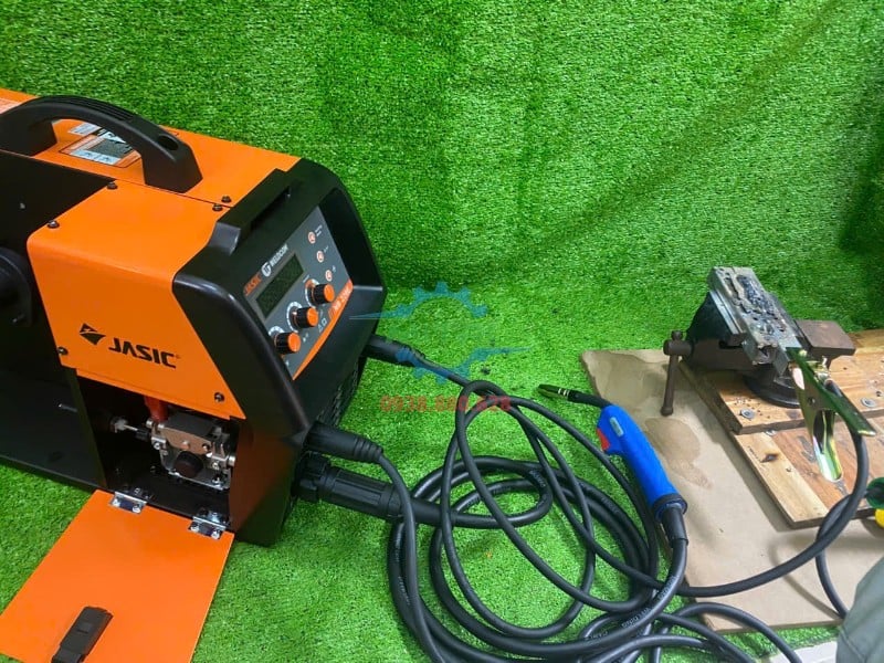 Jasic NB-220E đã gắn súng MIG cho hàn có khí