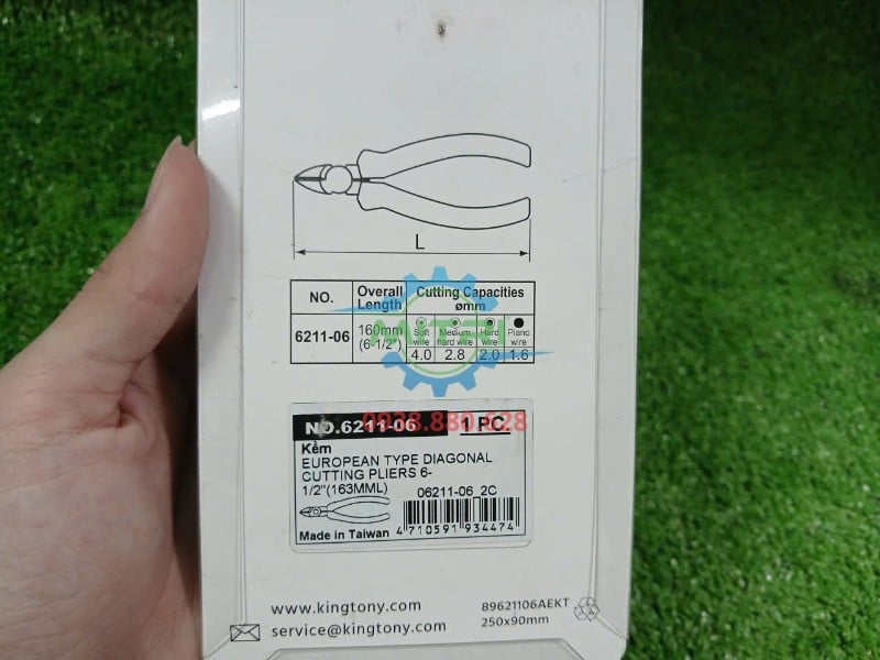 Mặt sau thông số của kềm cắt Kingtony 6211-06 trên bao bì