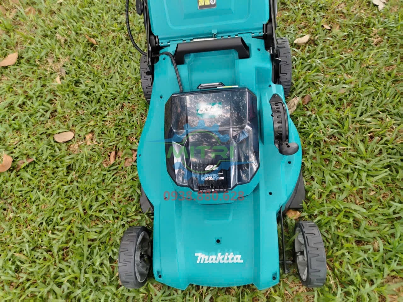 Khoang lắp pin máy cắt cỏ Makita LM002GZ