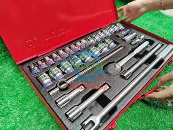 Kiểm tra bộ tuýp Kingtony 4534MR trước khi giao khách