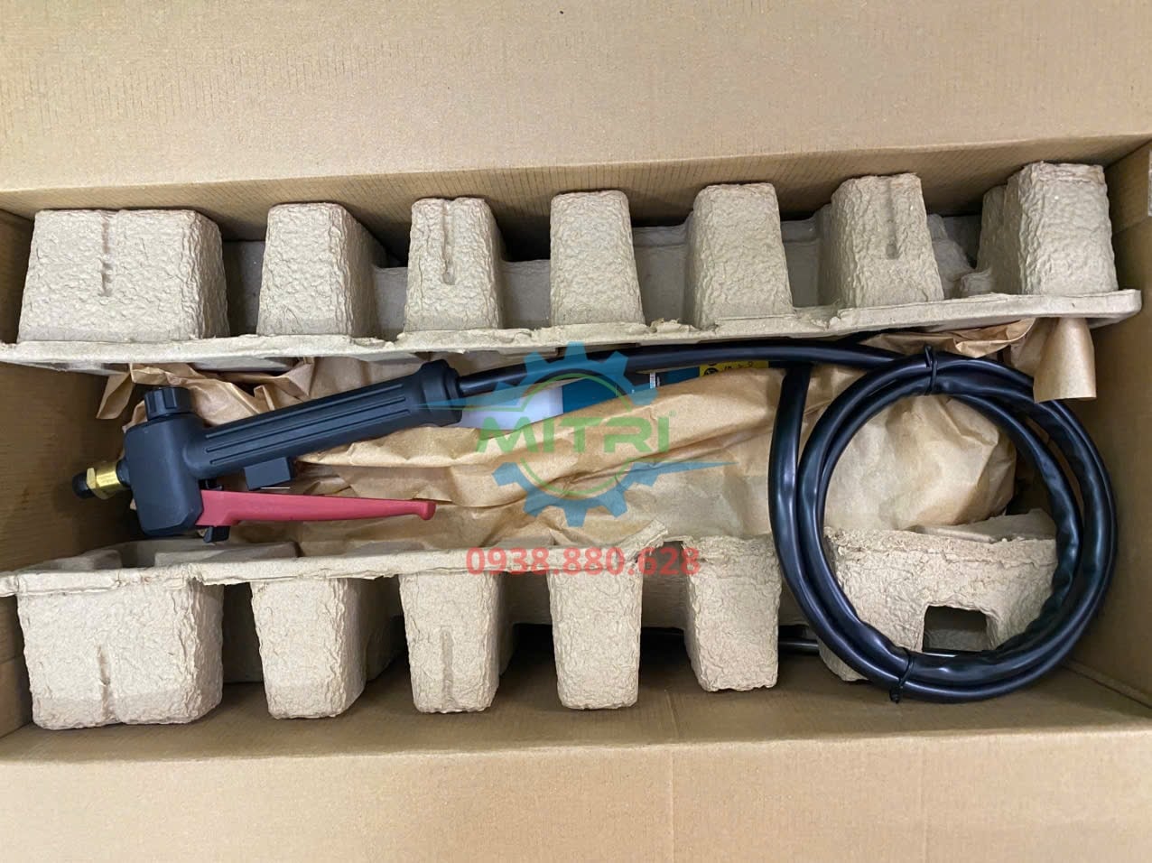 Kiểm tra máy phun thuốc Makita DUS158Z trước khi giao khách tại Minh Triết