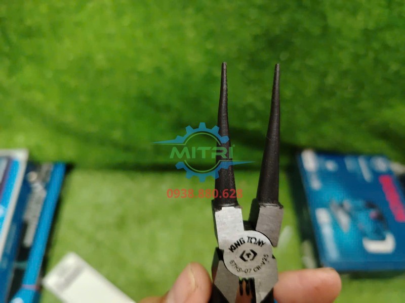 Kìm mở phe trong Kingtony 67HS-07 loại thẳng mũi thẳng cận cảnh