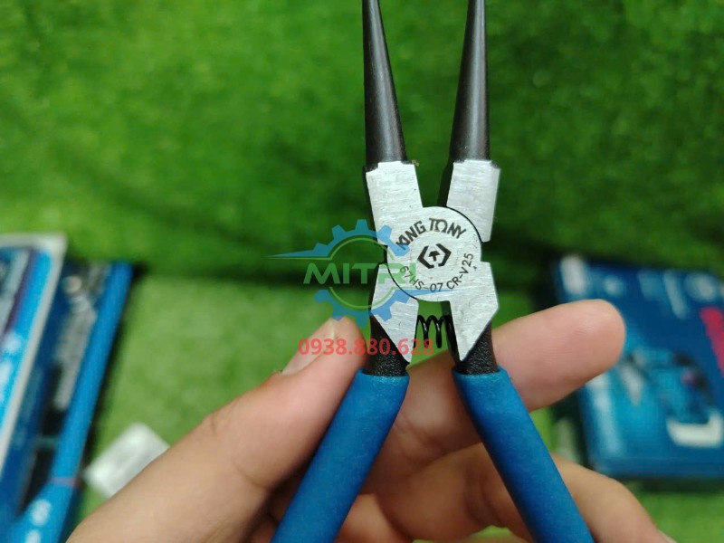 Kìm mở phe trong Kingtony 67HS-07 loại thẳng thân kìm và lò xo